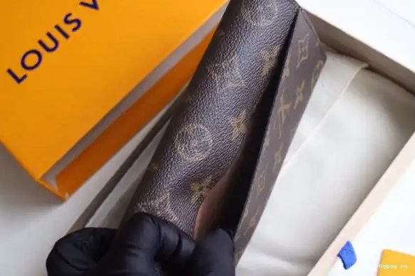 SARAH WALLET LOUIS VUITTON 0529